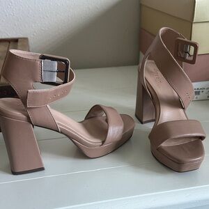 Naturalizer Women's Tan Block Heel Sandals